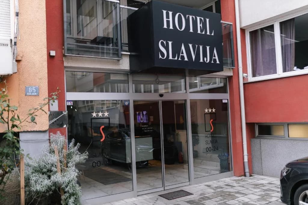 Ulaz u Hotel Slaviju u centru Banjaluke