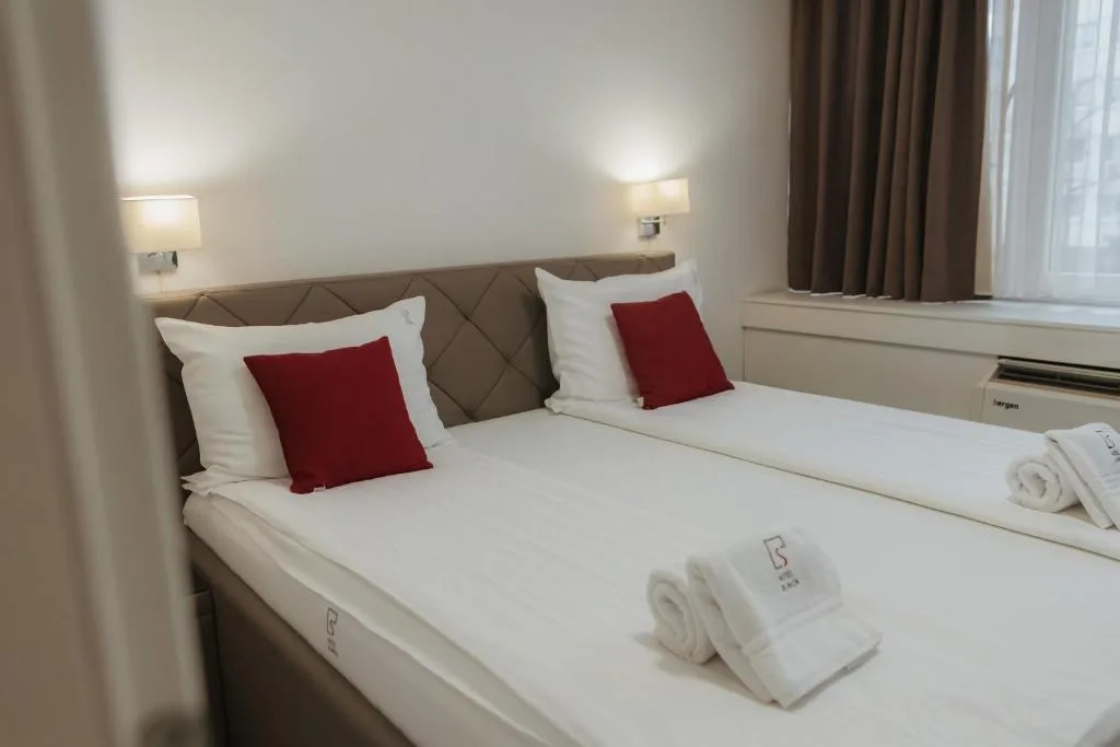 Soba sa dva odvojena kreveta u Hotelu Slavija